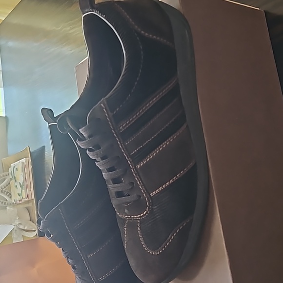 LOUIS VUITTON  Brown suede sneakers  Men's 8 1/2 / Ladies 10 With shoe box - Picture 3 of 16